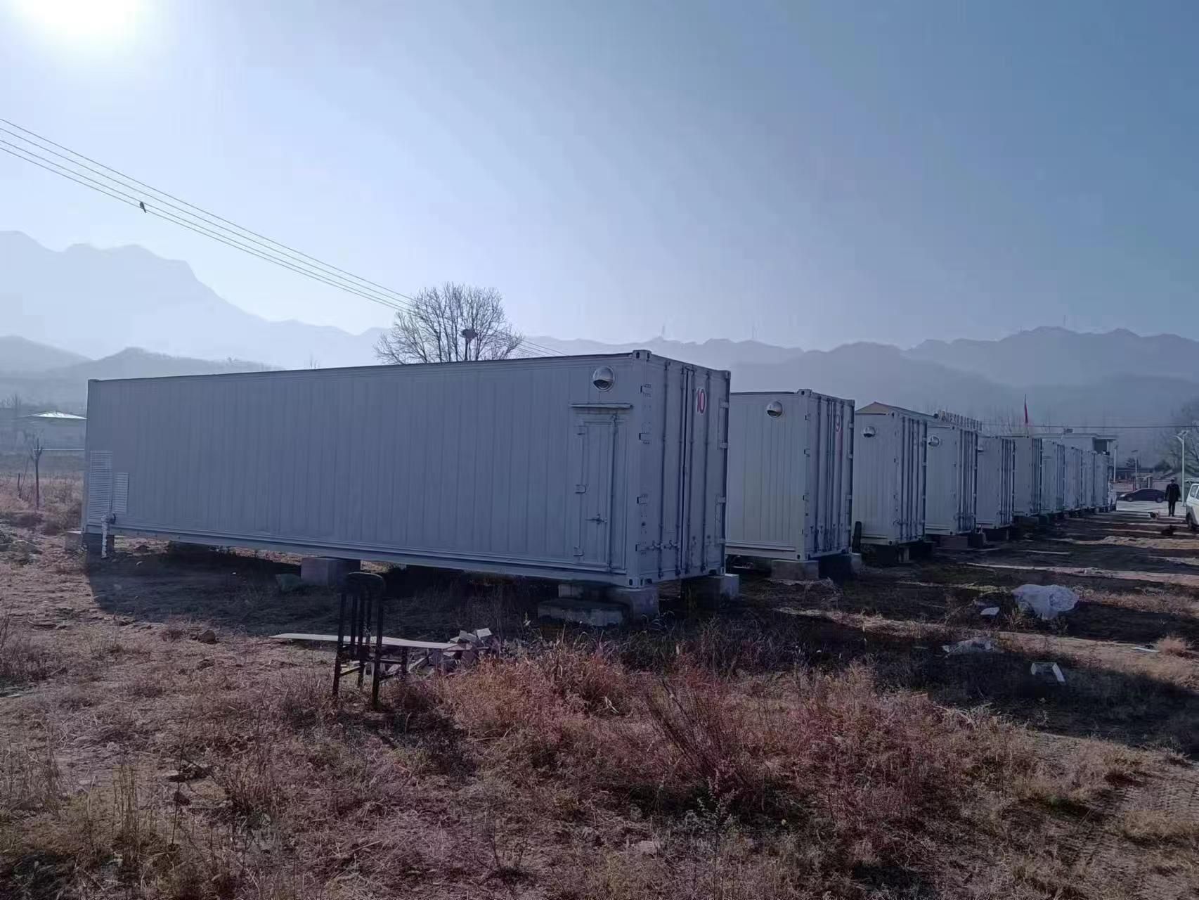 ▲ 方舱采用架空基础安装，接电即可投产